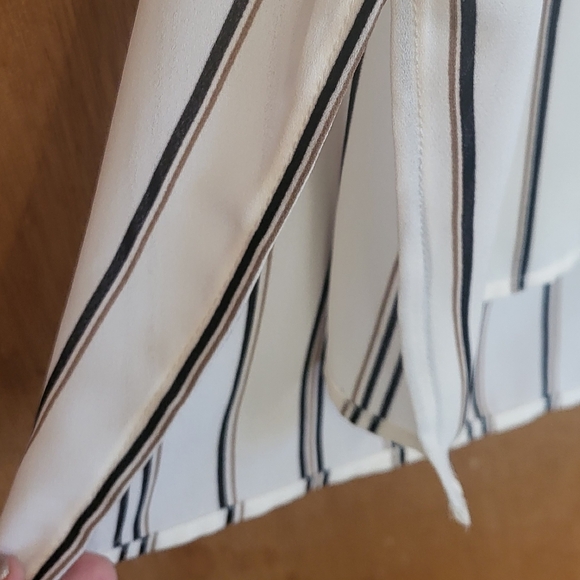 Daniel Rainn NWOT short sleeve striped blouse with split side hem, Medium - Picture 9 of 14